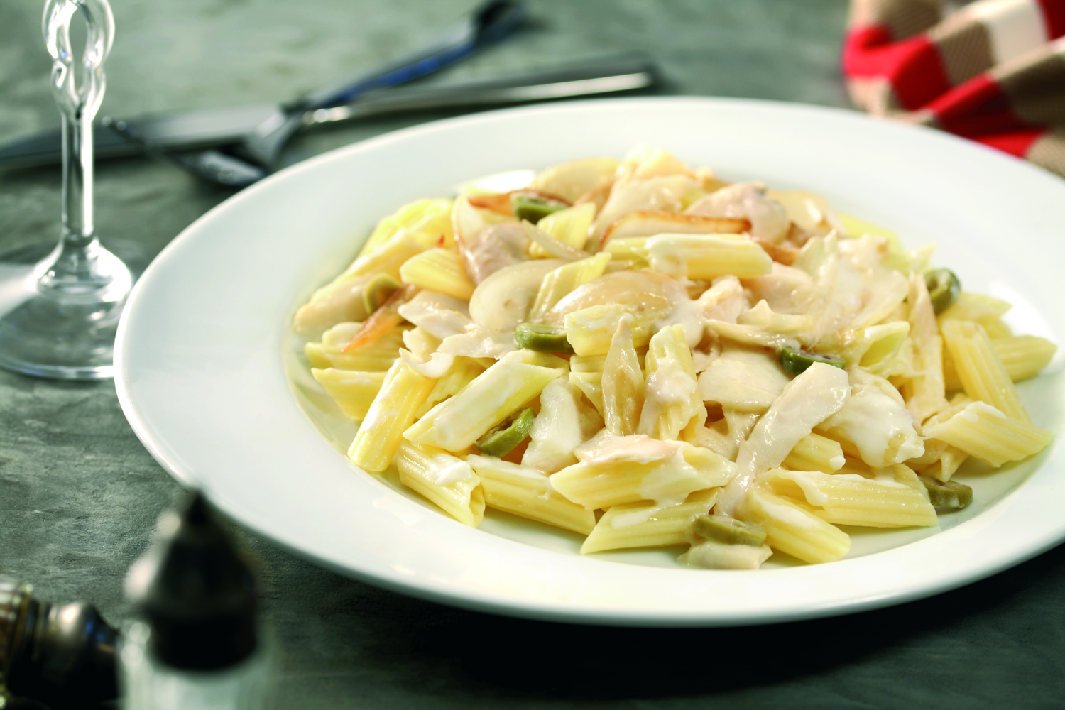Penne com Bacalhau ao Creme de Cebolas e Vinho Branco