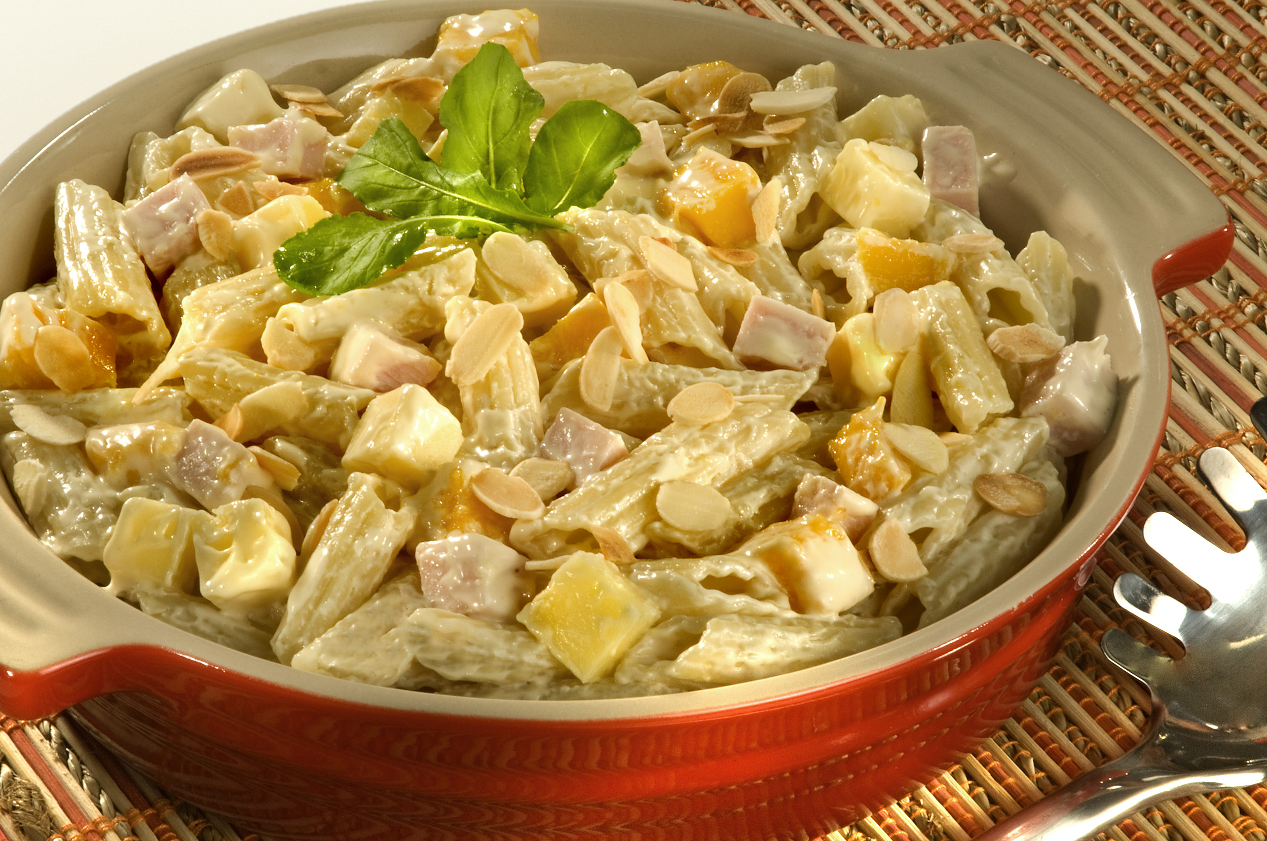 Salada ao Molho de Mostarda com Peito de Peru e Pêssego