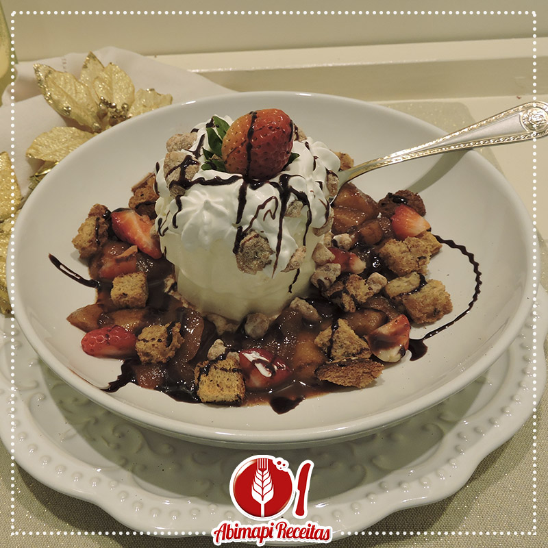 Sorvete com Crocante, Praliné e Maçã Caramelizada
