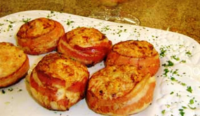 Hambúrguer de frango com vinagrete de caju