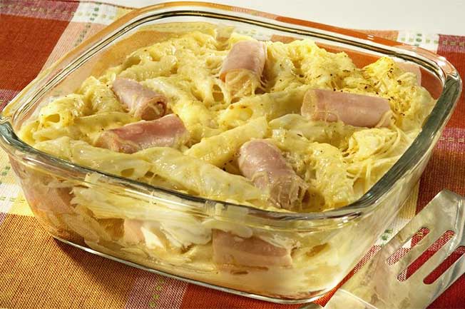 Penne ao Molho de Queijo com Rolinhos de Aspargos