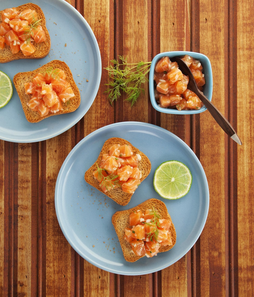 Torradas com Tartar de Salmão