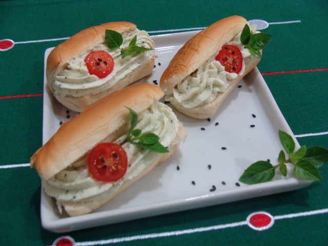 Bisnaguinha Caprese